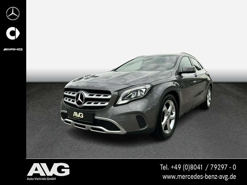 Grau Gebraucht 2018 Mercedes GLA200 Urban SUV | 20.900 € (Fairer Preis) - Bild 1/4