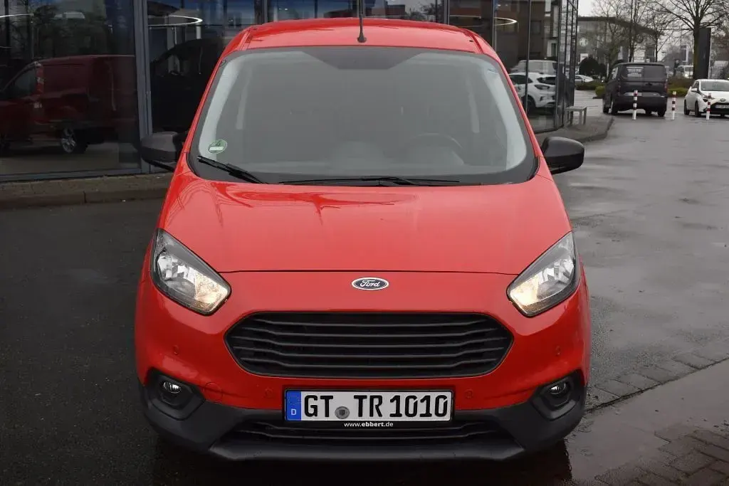 Gebraucht Ford Transit Trend 101 PS (74 kW) 2022 Rot Van / Kleinbus