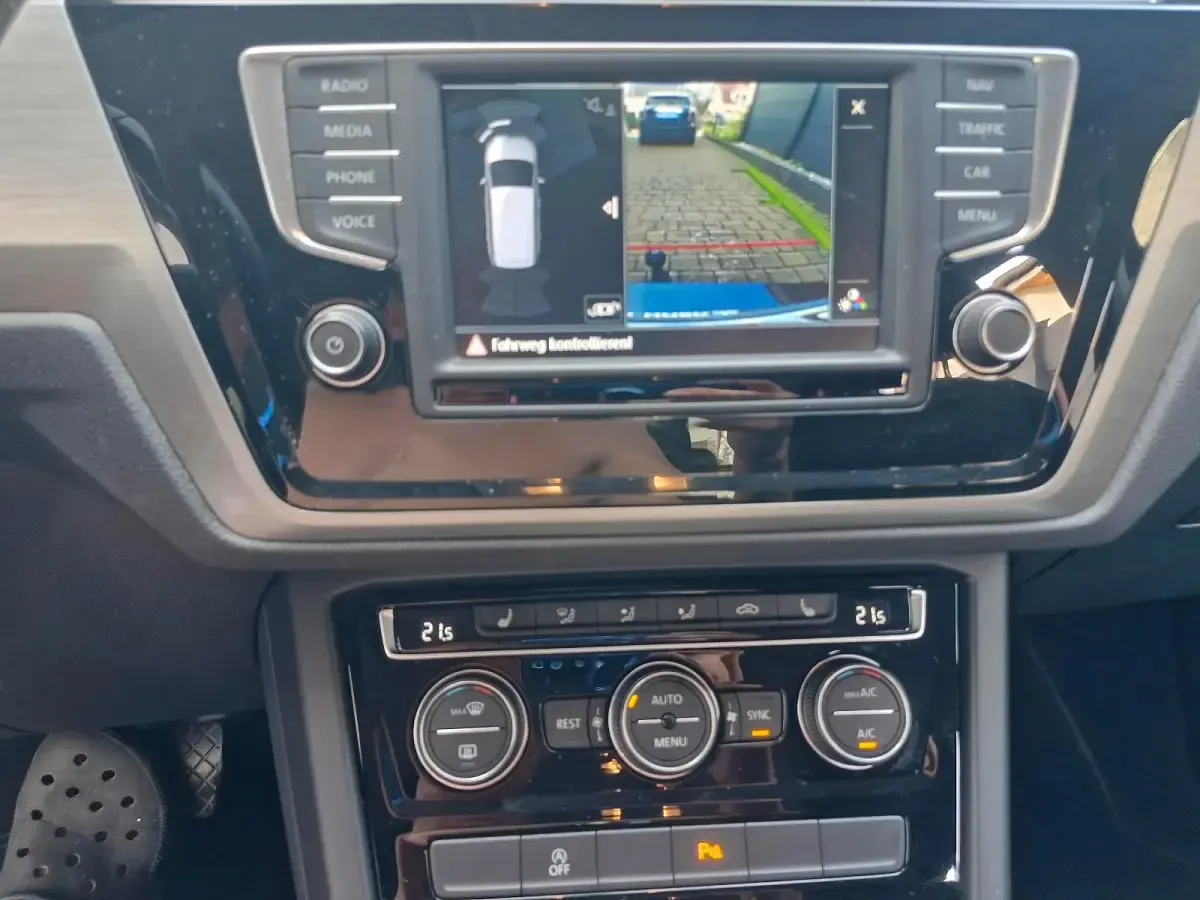Gebraucht VW Touran 150 PS (110 kW) 2017 Schwarz Van / Kleinbus