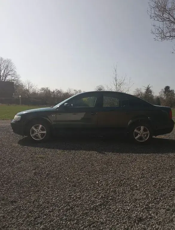 Gebraucht VW Passat Basis 101 PS (74 kW) 1998 Grün Limousine