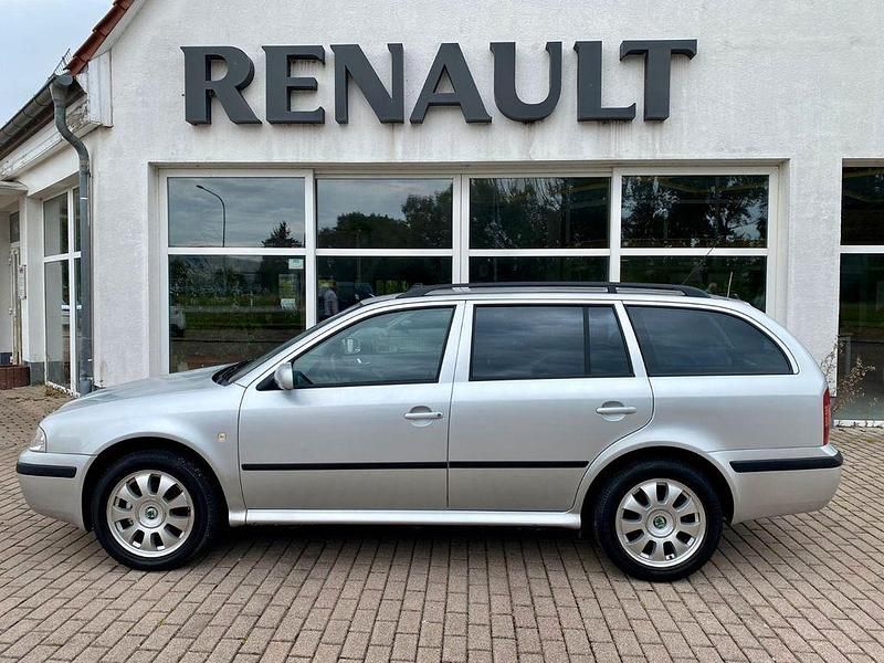 Grau Gebraucht 2004 Skoda Octavia Kombi | 2.999 € (Fairer Preis) - Bild 1/4