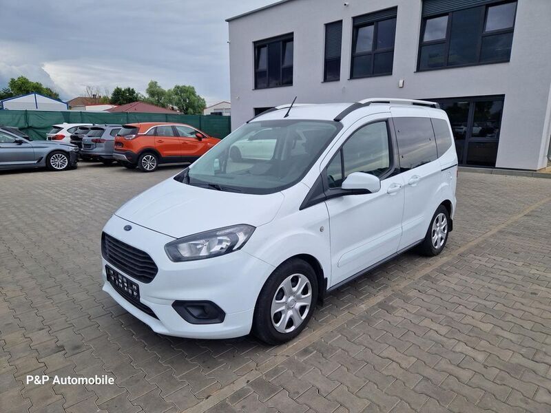 Weiß Gebraucht 2020 Ford Tourneo Courier Trend Van / Kleinbus | 6.490 € (Teuer) - Bild 1/4