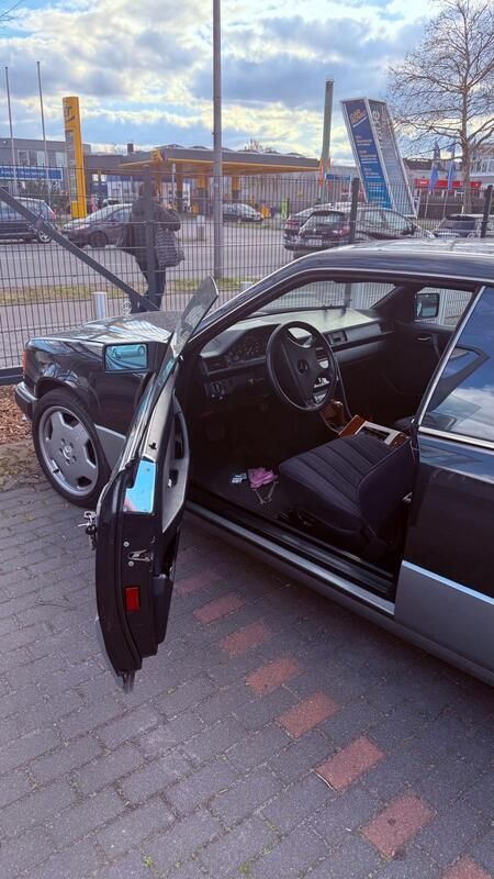 Grau Gebraucht 1988 Mercedes 230 Coupé | 8.000 € - Bild 1/4