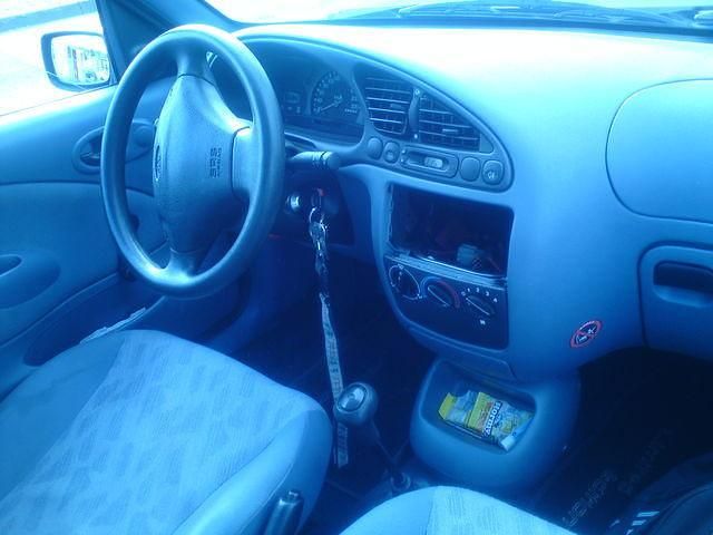 Gebraucht Ford Fiesta 82 PS (60 kW) 1999 Violett Kleinwagen