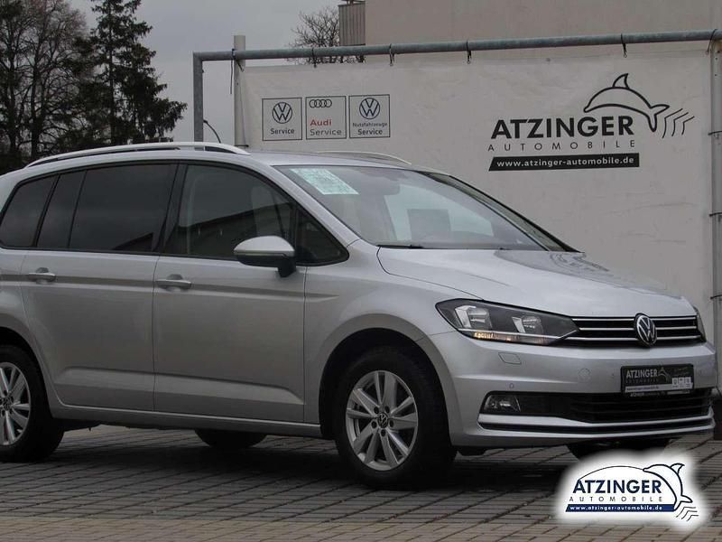 Reflexsilber Gebraucht 2021 VW Touran Active Van / Kleinbus | 32.990 € (Teuer) - Bild 1/4