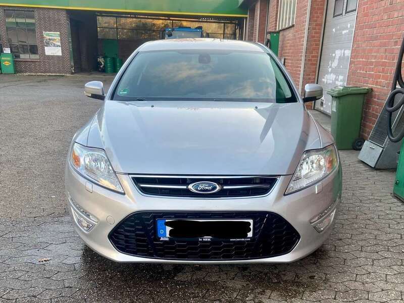 Silber Gebraucht 2013 Ford Mondeo Titanium S Kombi | 7.999 € (Guter Preis) - Bild 1/4