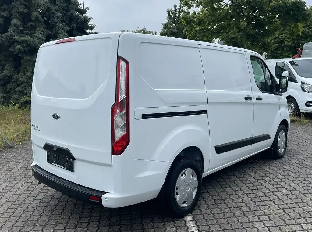 Gebraucht Ford Transit Custom 131 PS (96 kW) 2022 Weiß Van / Kleinbus