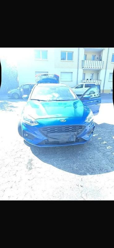 Blau Gebraucht 2019 Ford Focus Titanium Kombi | 15.000 € (Etwas zu teuer) - Bild 1/4