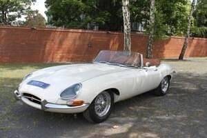Weiß Gebraucht 1964 Jaguar E-Type Cabrio | 145.000 € - Bild 1/4