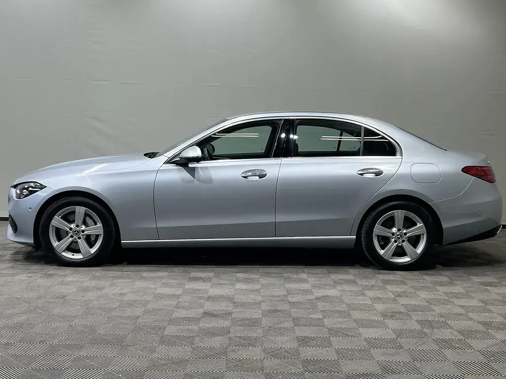 Gebraucht Mercedes C400 Avantgarde 252 PS (185 kW) 2024 Silber Limousine