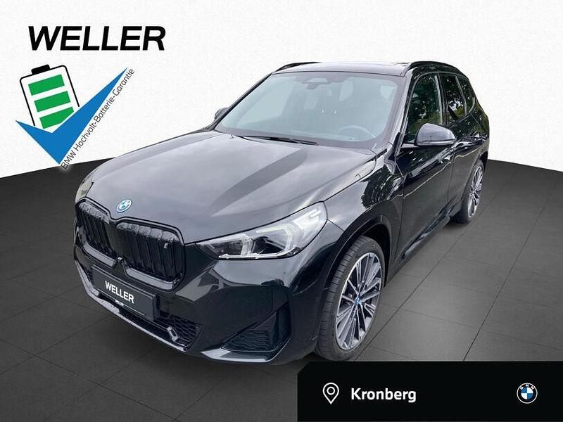 Black sapphire (schwarz) Gebraucht 2023 BMW iX1 M Sport SUV | 43.990 € (Fairer Preis) - Bild 1/3