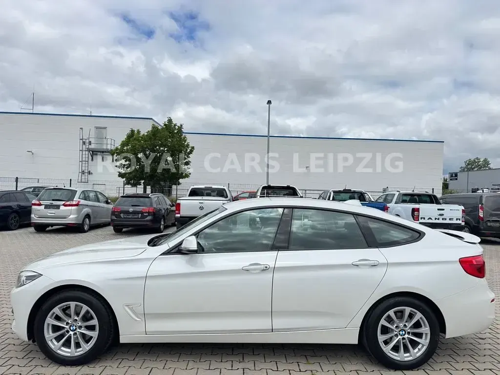 Gebraucht BMW 325 Sport Line 224 PS (164 kW) 2017 Weiß Limousine