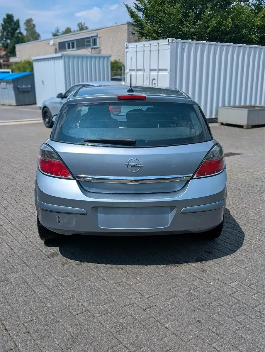 Gebraucht Opel Astra 115 PS (84 kW) 2008 Silber Limousine