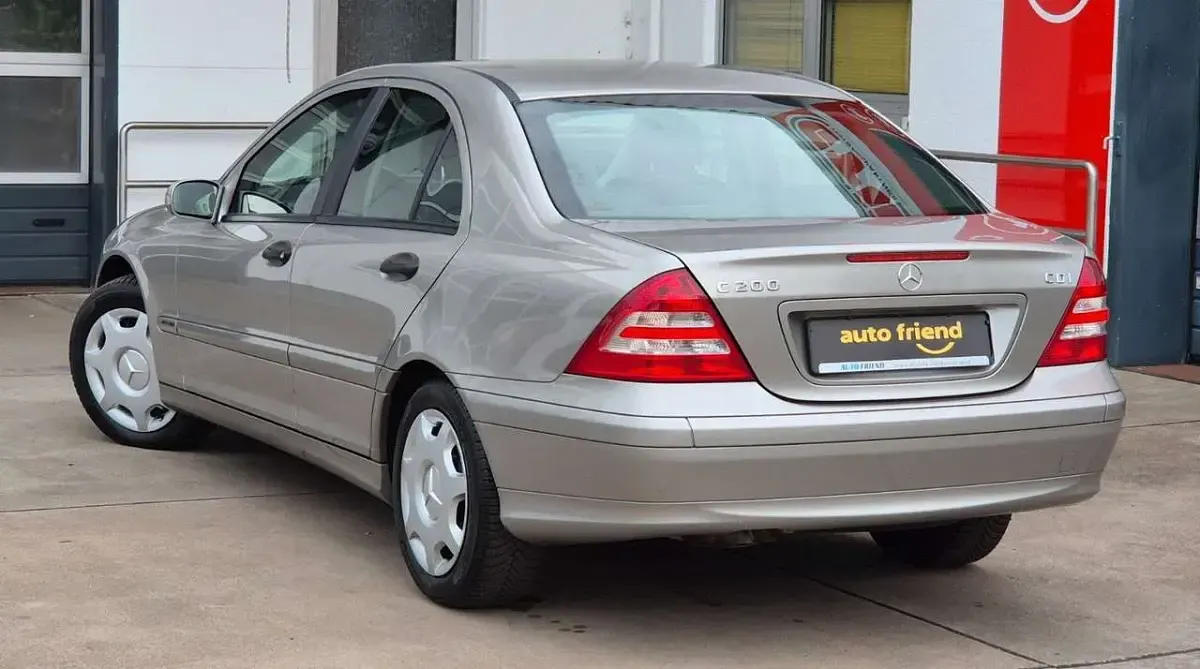 Gebraucht Mercedes C200 122 PS (89 kW) 2004 Cubanitsilber Limousine