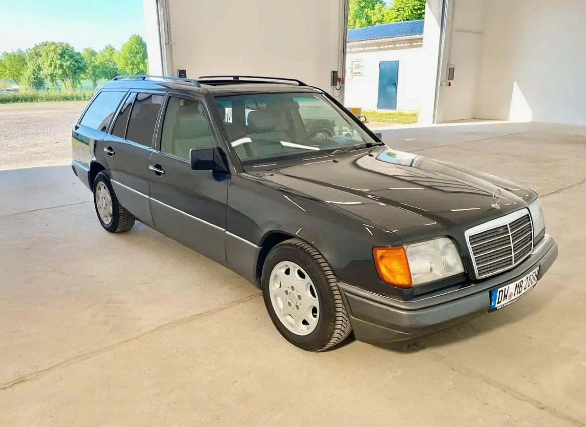 Gebraucht Mercedes E280 193 PS (141 kW) 1995 Schwarz Kombi