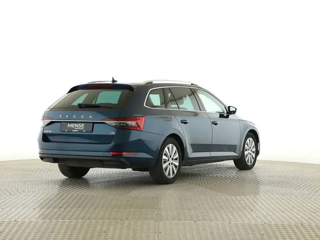 Gebraucht Skoda Superb Style 218 PS (160 kW) 2021 Lavablau Kombi