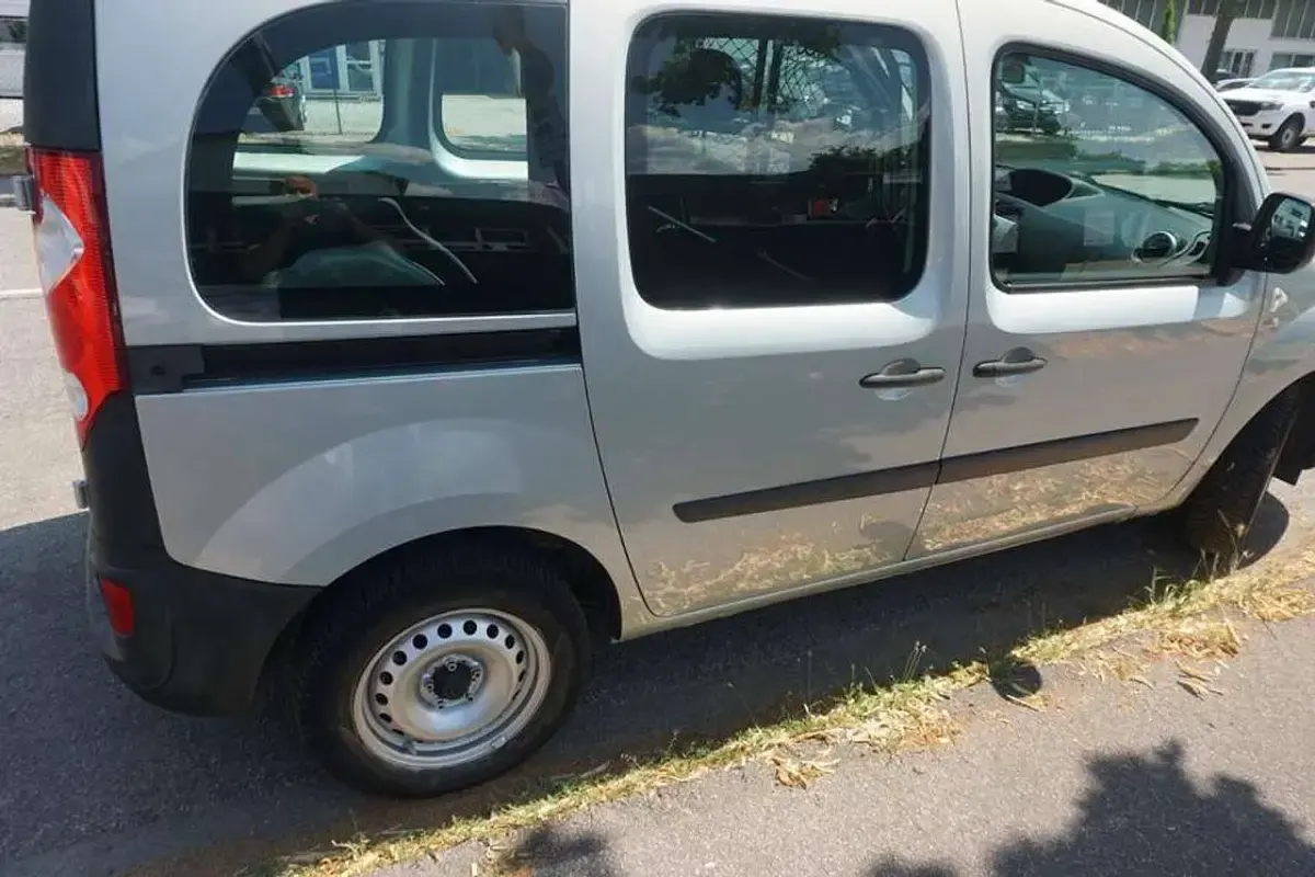 Gebraucht Renault Kangoo Rapid Extra 106 PS (77 kW) 2012 Space grau Van / Kleinbus