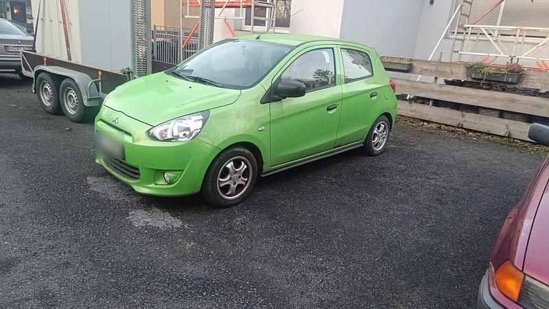 Gebraucht Mitsubishi Space Star 71 PS (52 kW) 2014 Grün Van / Kleinbus