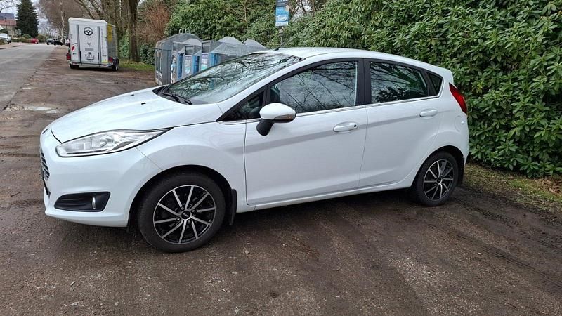 Gebraucht Ford Fiesta Titanium 100 PS (73 kW) 2016 Weiß Kleinwagen