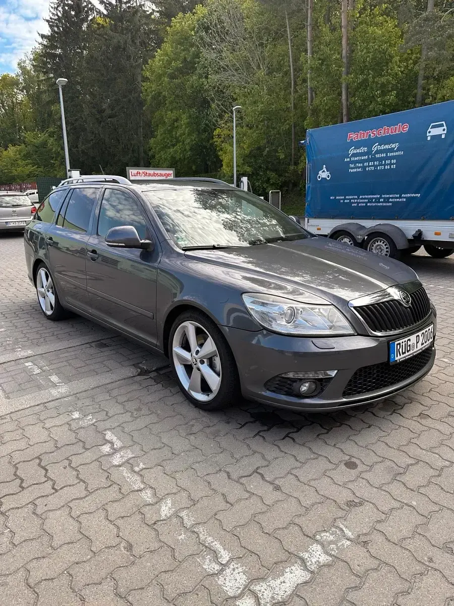 Używany Skoda Octavia vRS 170 KM (125 kW) 2011 Czarny Kombi