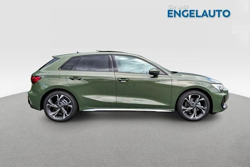 Distriktgrün metallic Gebraucht 2025 Audi A3 S-Line Limousine | 32.990 € (Guter Preis) - Bild 1/4