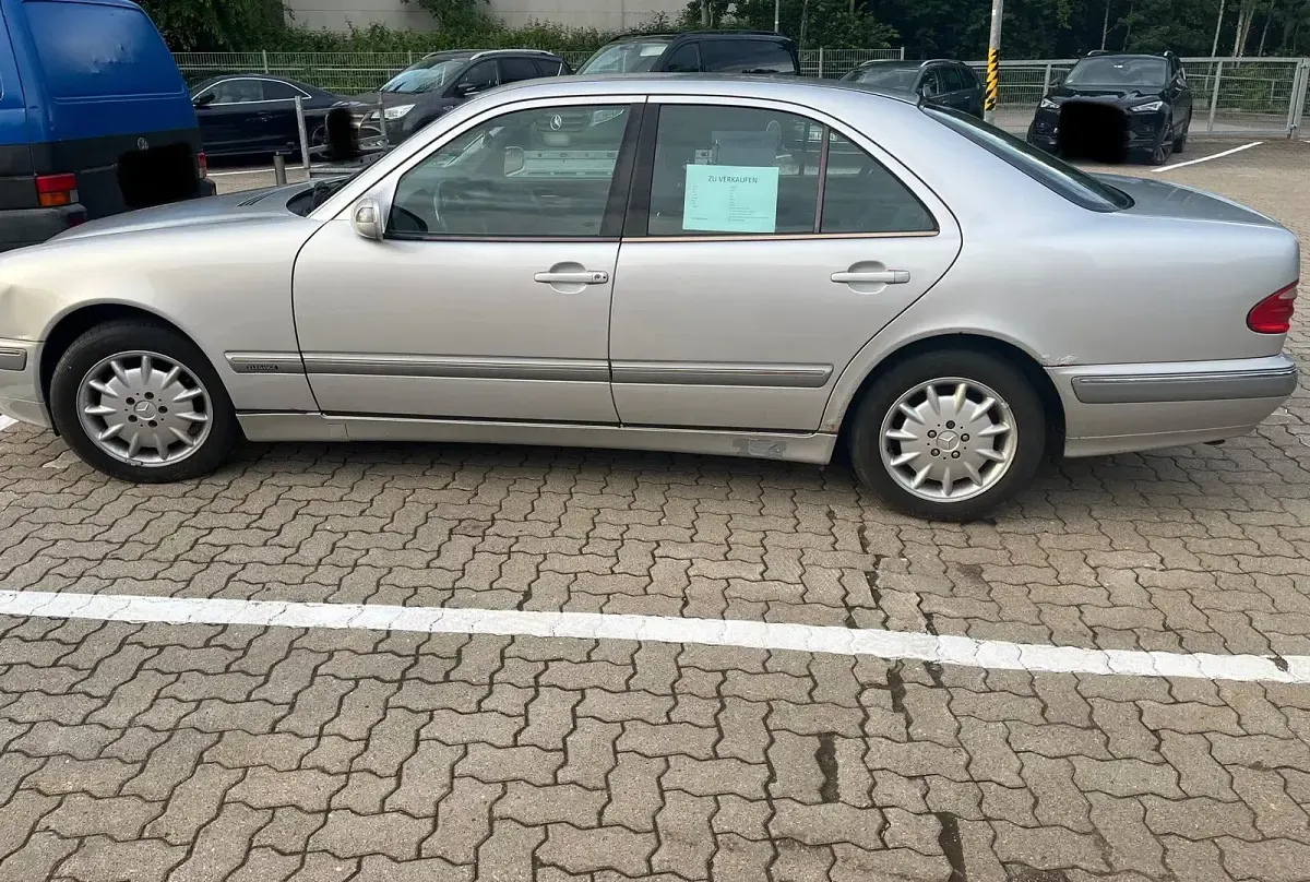 Gebraucht Mercedes E240 170 PS (125 kW) 2000 Silber Limousine