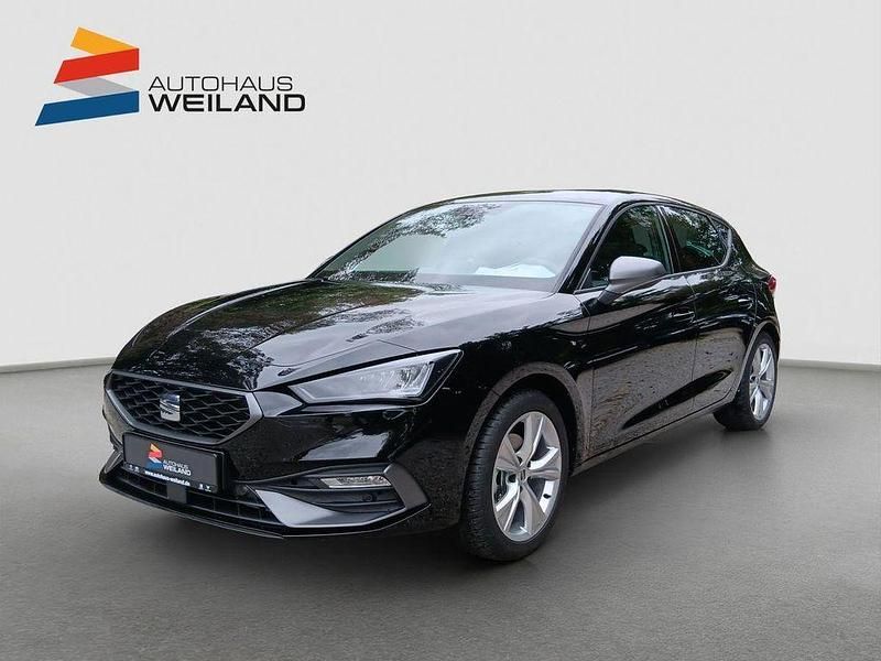 Midnight schwarz metallic Gebraucht 2024 Seat Leon FR Limousine | 33.900 € (Teuer) - Bild 1/4