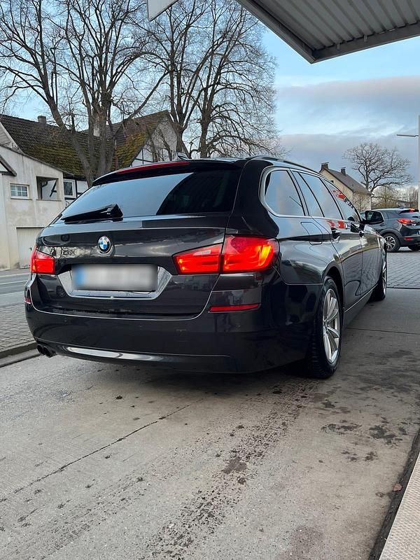 Gebraucht BMW 520 185 PS (136 kW) 2012 Schwarz Kombi