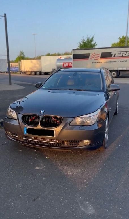 Grau Gebraucht 2009 BMW 530 Kombi | 6.890 € (Fairer Preis) - Bild 1/4