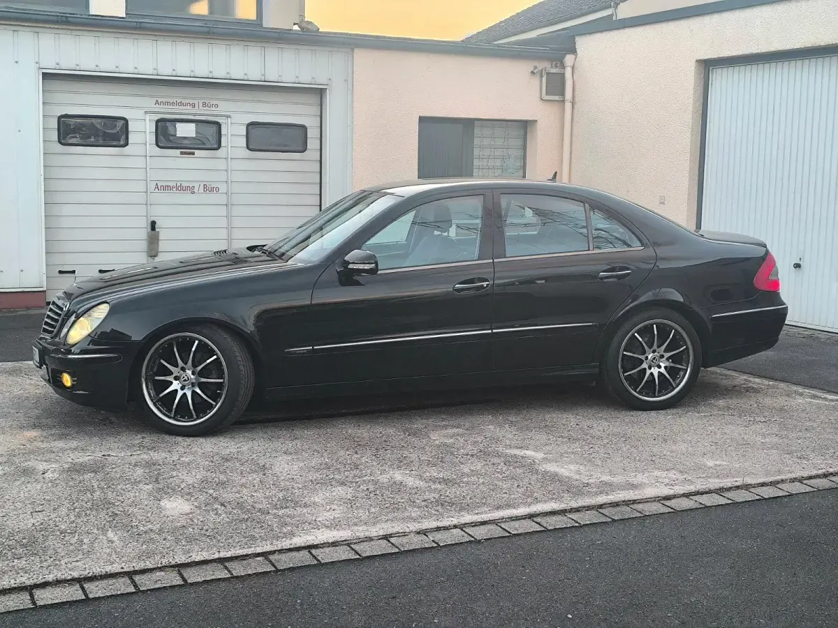 Gebraucht Mercedes E200 184 PS (135 kW) 2007 Schwarz Limousine