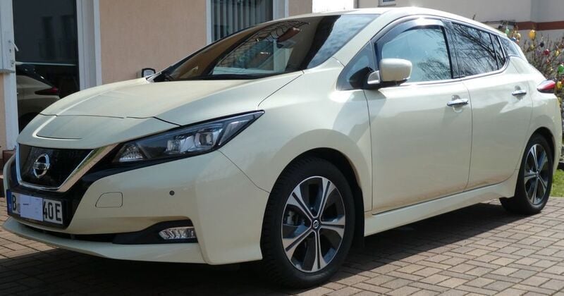 Grau Gebraucht 2022 Nissan Leaf N-Connecta Kleinwagen | 17.200 € (Fairer Preis) - Bild 1/4