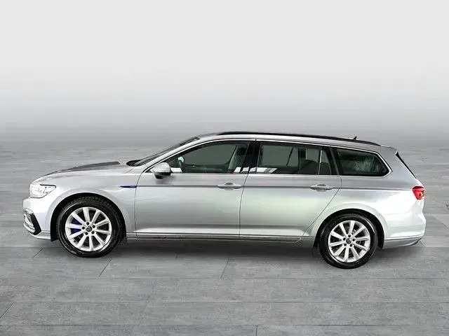 Gebraucht VW Passat GTE 218 PS (160 kW) 2021 Pyritsilber metallic (metallic) Kombi
