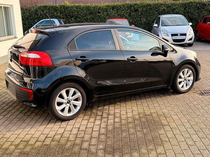 Gebraucht Kia Rio DREAM-TEAM Edition 109 PS (80 kW) 2017 Schwarz Limousine