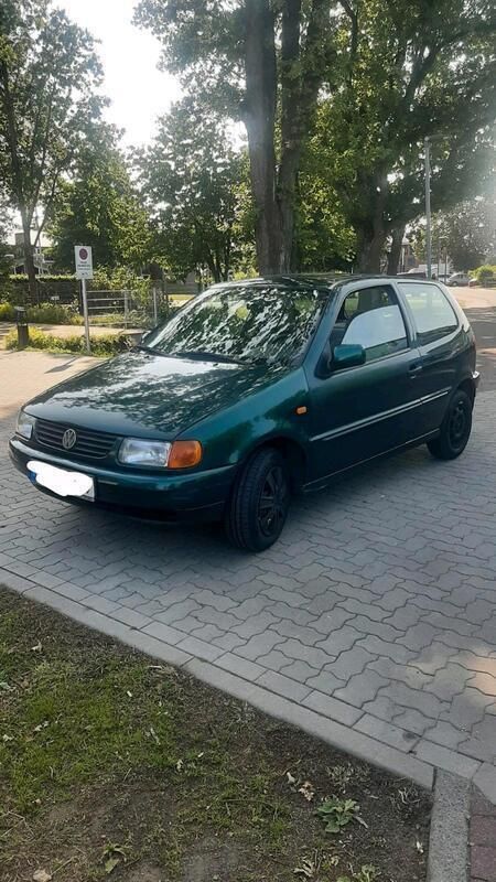 Grün Gebraucht 1996 VW Polo Limousine | 1.750 € (Fairer Preis) - Bild 1/4