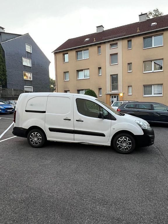 Gebraucht Peugeot Partner 99 PS (72 kW) 2016 Weiß Van / Kleinbus