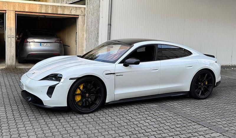 Weiß Gebraucht 2020 Porsche Taycan Turbo S Limousine | 83.500 € (Etwas zu teuer) - Bild 1/4