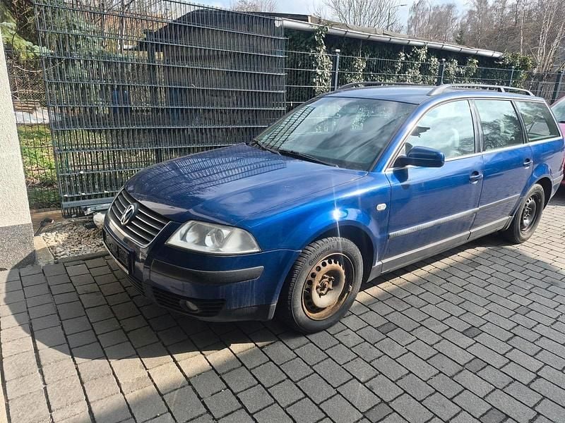 Używany VW Passat 101 KM (74 kW) 2001 Niebieski Kombi
