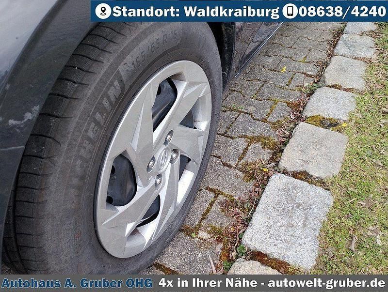 Gebraucht Hyundai i20 84 PS (61 kW) 2023 Grau Kleinwagen