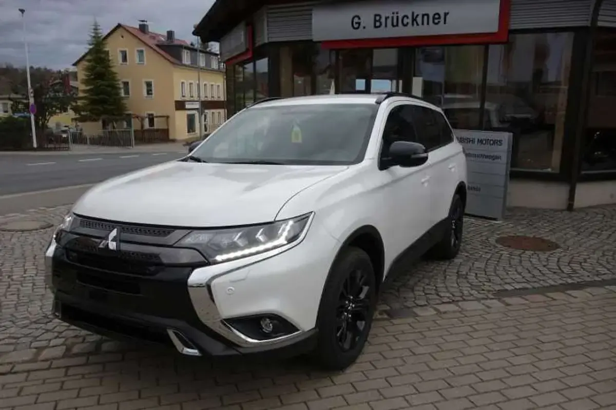 Gebraucht Mitsubishi Outlander Active 150 PS (110 kW) 2019 Andenweiß SUV