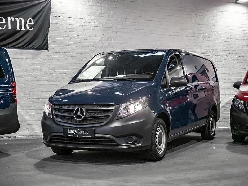 Stahlblau Gebraucht 2023 Mercedes Vito Van / Kleinbus | 33.915 € (Fairer Preis) - Bild 1/4