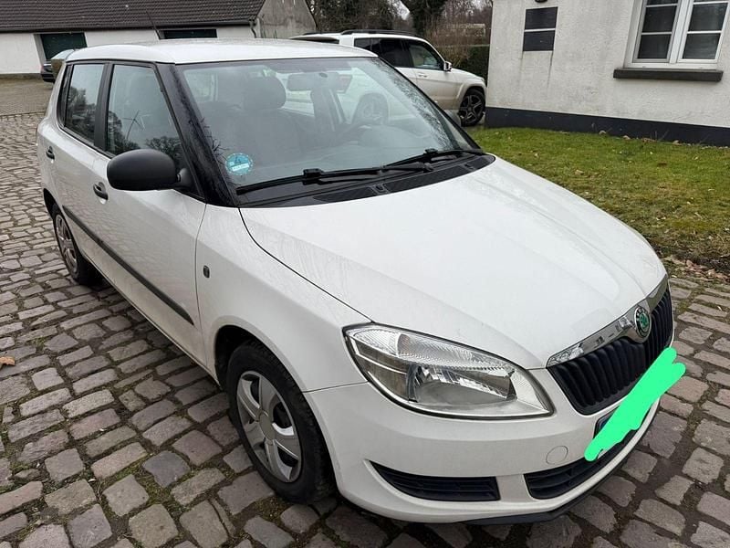 Gebraucht Skoda Fabia Cool Edition 60 PS (44 kW) 2012 Weiß Kleinwagen