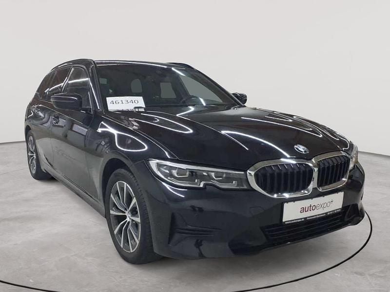 Saphirschwarz metallic Gebraucht 2022 BMW 318 Advantage Kombi | 24.390 € (Guter Preis) - Bild 1/4
