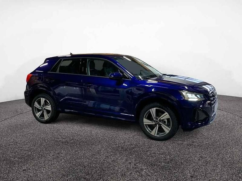 Neu Audi Q2 Advanced Plus 150 PS (110 kW) 2025 Blau SUV