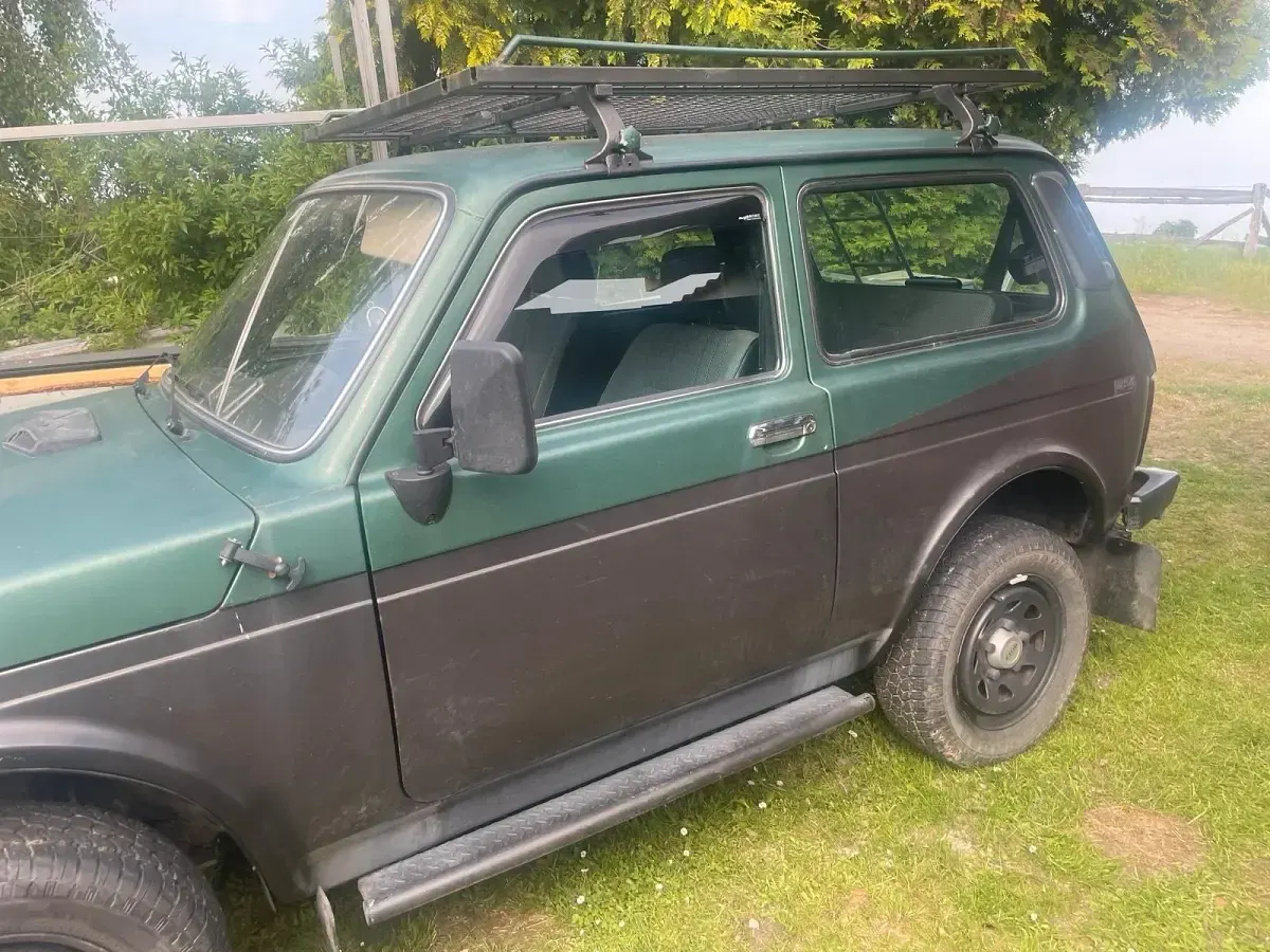 Gebraucht Lada niva 83 PS (61 kW) 2011 Grün SUV