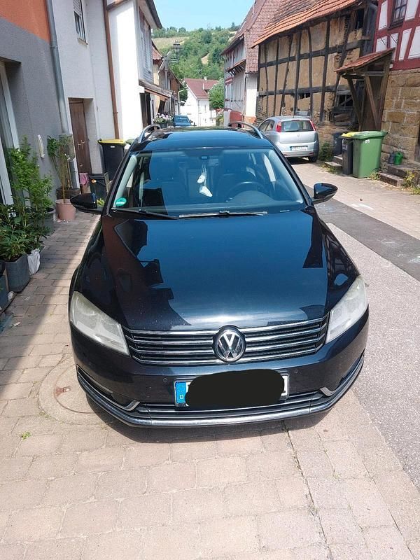 Schwarz Gebraucht 2012 VW Passat Highline Kombi | 5.000 € (Superpreis) - Bild 1/4
