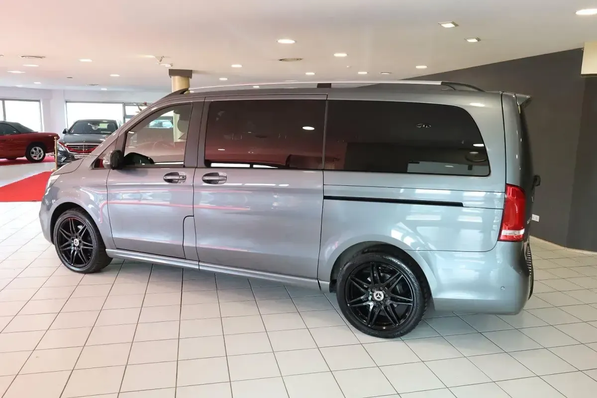 Gebraucht Mercedes V250 AMG line 190 PS (139 kW) 2019 Grau Van / Kleinbus