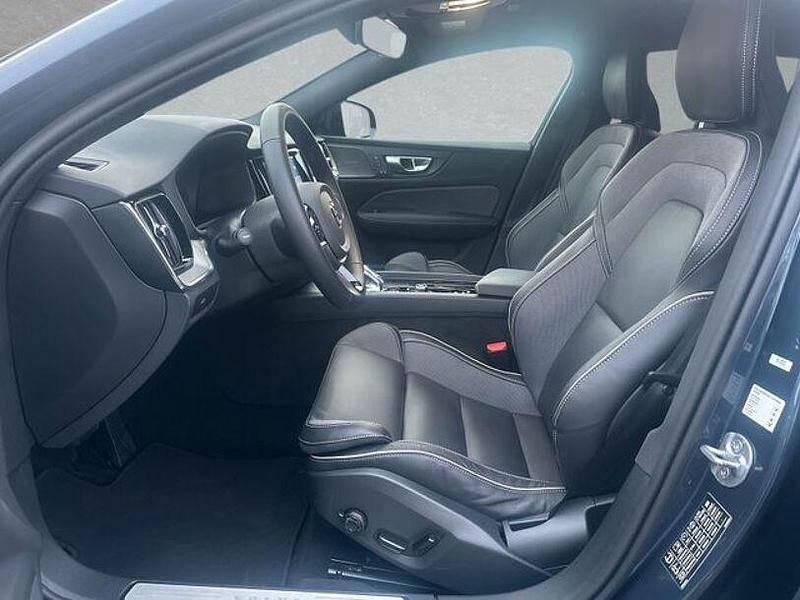 Gebraucht Volvo V60 Plus 197 PS (144 kW) 2025 Denim blue Kombi