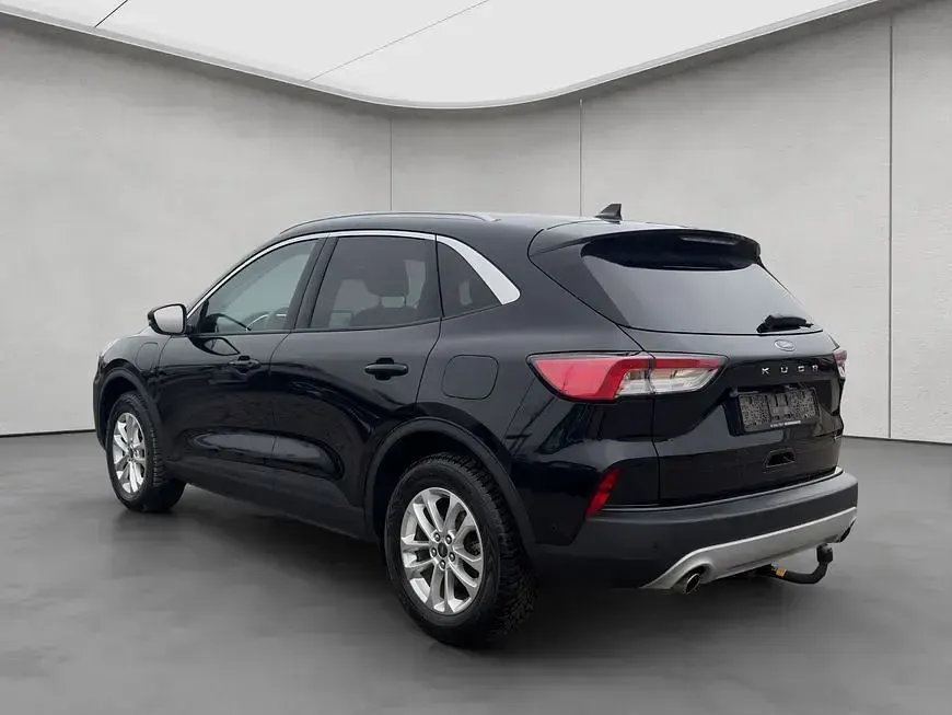 Używany Ford Kuga Titanium 224 KM (164 kW) 2022 Czarny SUV