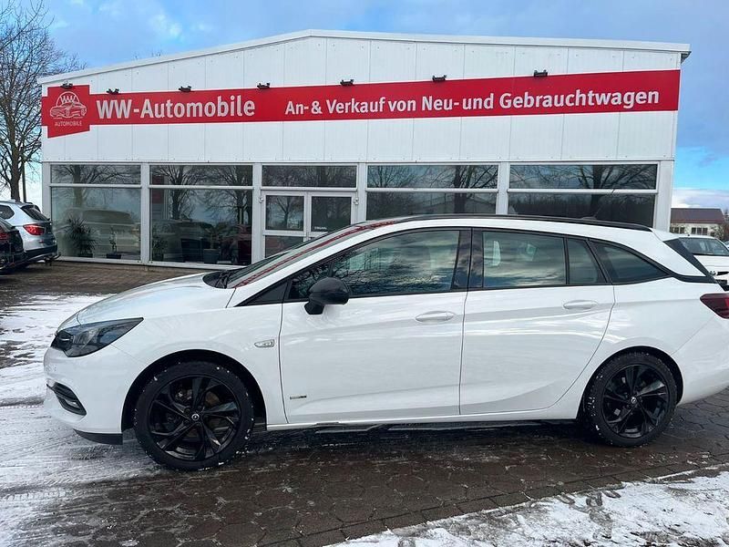 Weiß Gebraucht 2022 Opel Astra Design & Tech Kombi | 8.000 € (Guter Preis) - Bild 1/4