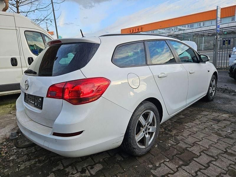 Gebraucht Opel Astra 131 PS (96 kW) 2012 Weiß Kombi